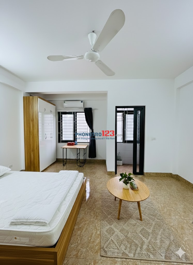 Cho thuê phòng Studio ban công, cửa sổ, thang máy ở 204 Mễ Trì Thượng - alo: 0972414192