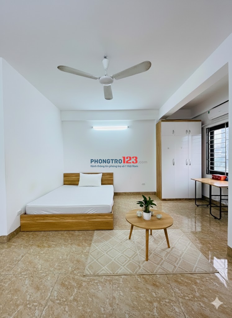 Cho thuê phòng Studio ban công, cửa sổ, thang máy ở 204 Mễ Trì Thượng - alo: 0972414192