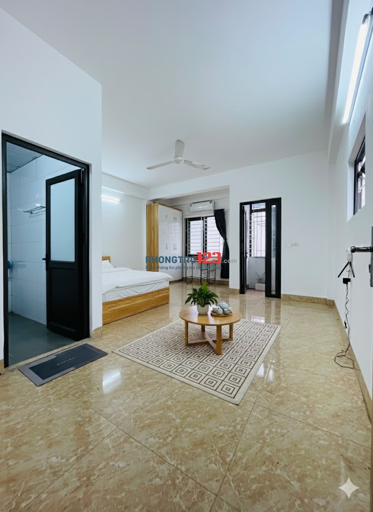 Cho thuê phòng Studio ban công, cửa sổ, thang máy ở 204 Mễ Trì Thượng - alo: 0972414192