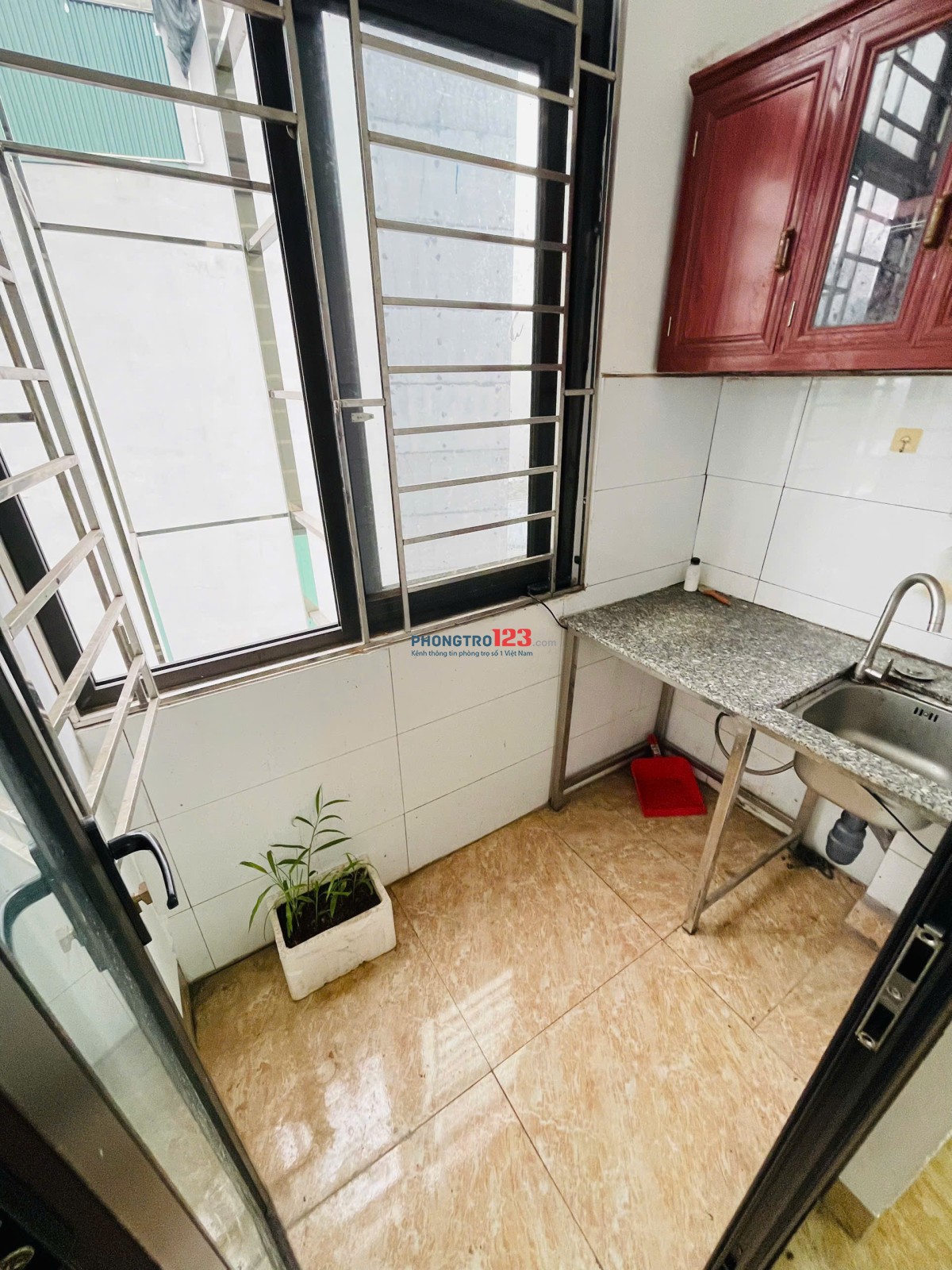 Cho thuê phòng Studio ban công, cửa sổ, thang máy ở 204 Mễ Trì Thượng - alo: 0972414192