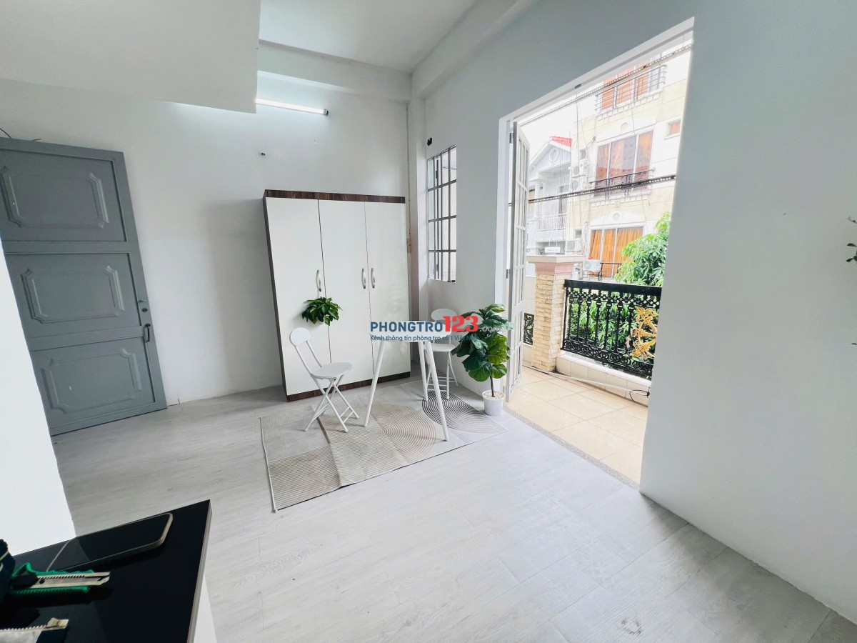 PHÒNG CÓ GÁC BAN CÔNG PHÚ NHUẬN GIÁP QUẬN BÌNH THẠNH