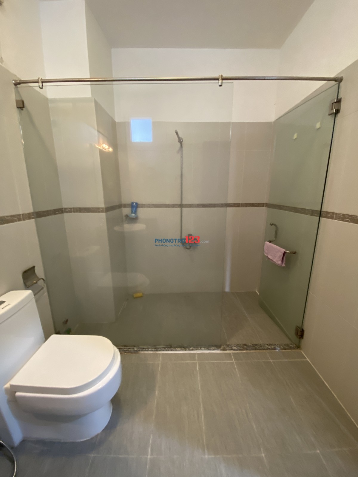 Phòng đầy đủ tiện nghi. Gần Đài truyền hình và trường Khoa Học Xã Hội & Nhân Văn 150 mét...