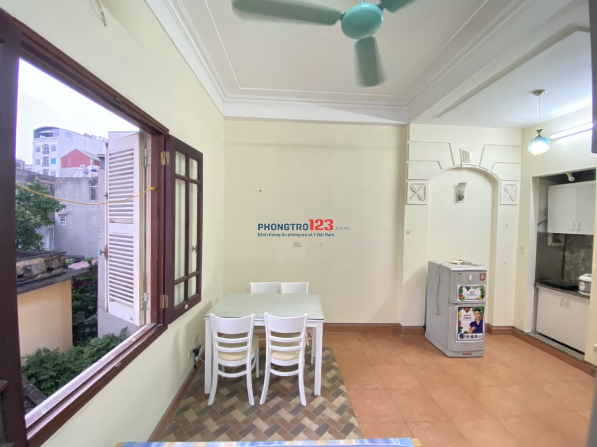 Cho thuê nhà trọ giá rẻ 3,9 tr cầu giấy đại học quốc gia, báo chí, full đồ thang máy