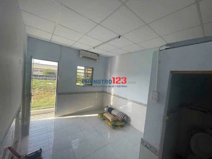 Cho thuê phòng 18m2 có máy lạnh, tolet riêng 2tr2 ( Mình cần nhượng lại phòng để về quê ăn tết )