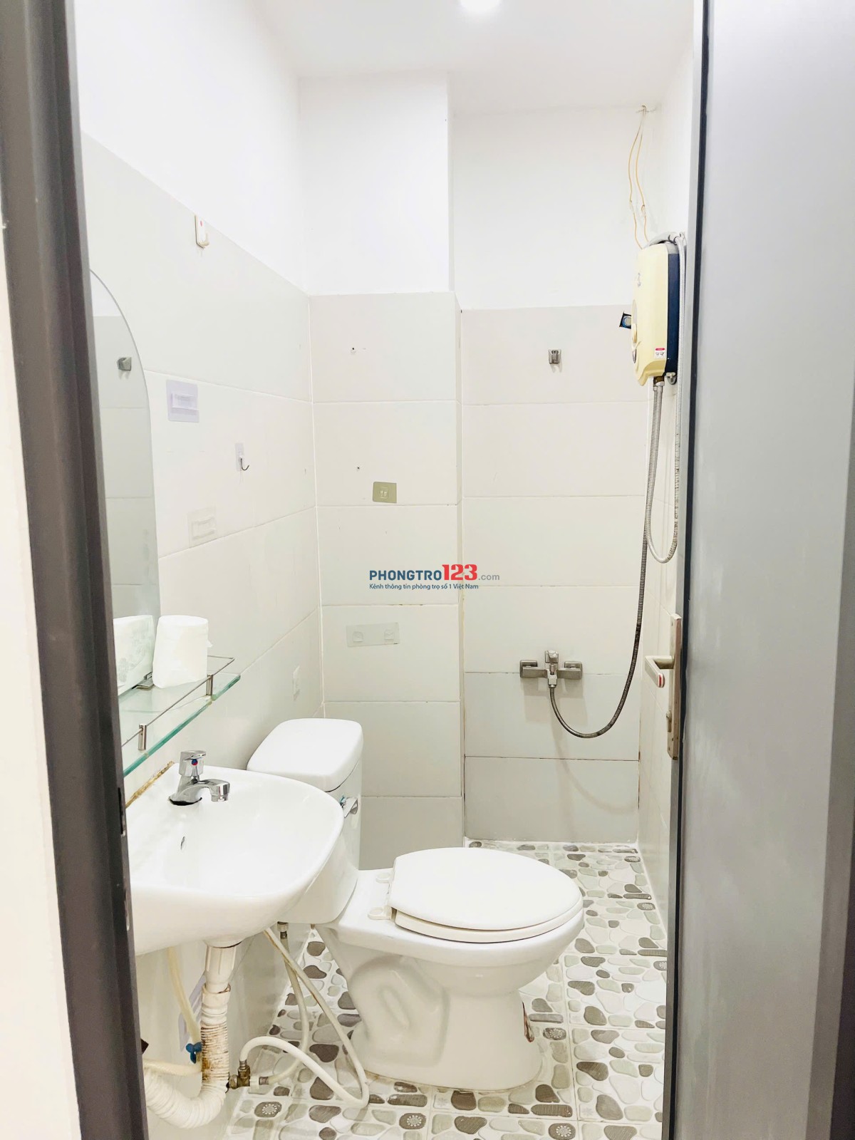 CHDV full nt ban công tách bếp Giải Phóng Tân Bình chỉ 5 triệu 300k