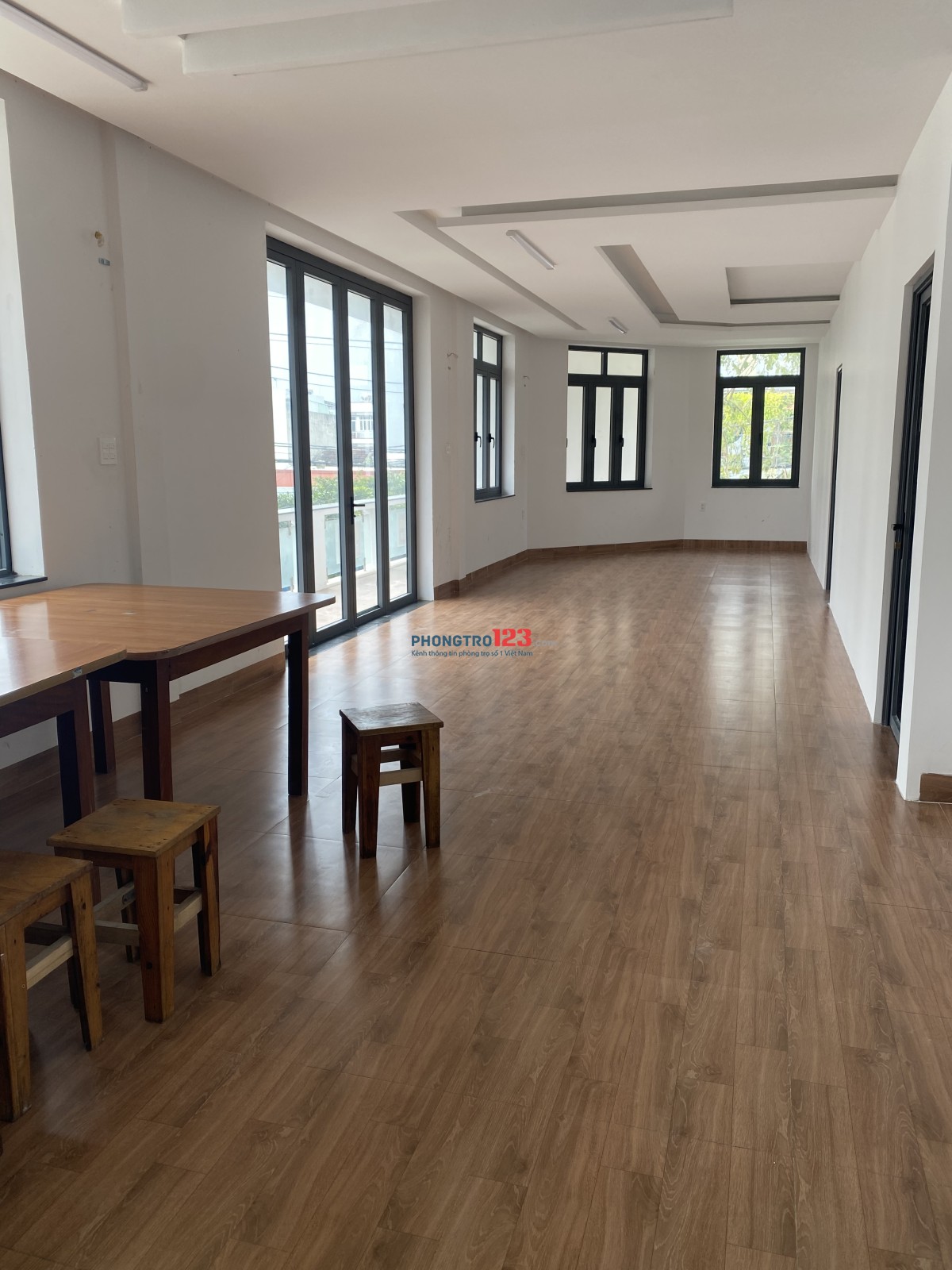 cho thuê căn hộ 3 phòng ngủ hai toilet ban cong rộng gần công viên