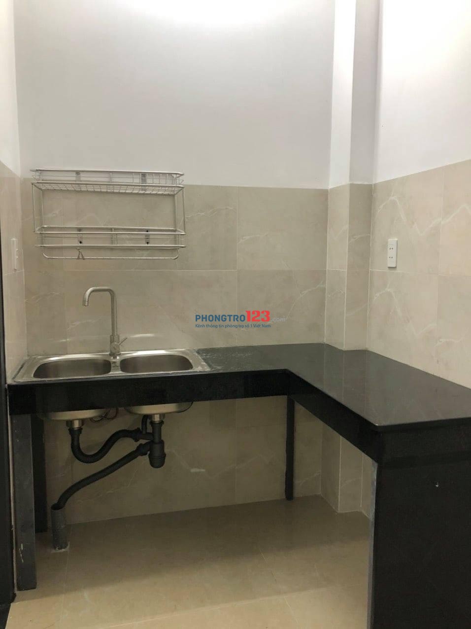 PHÒNG CHO THUÊ NỘI THẤT CƠ BẢN, WC RIÊNG, ĐI BỘ RA LOTTE MART GÒ VẤP - CHỈ 3,9 TRIỆU/THÁNG