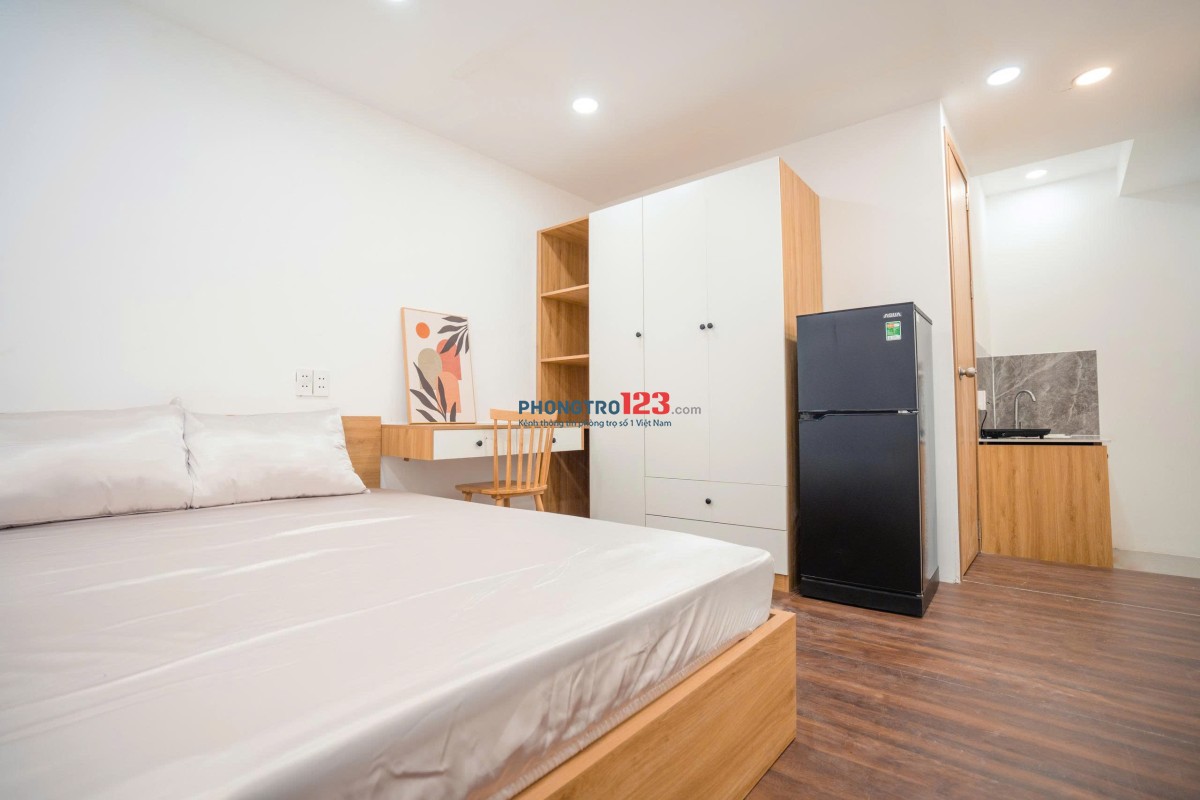 CHO THUÊ PHÒNG ĐƯỜNG NGUYỄN THỊ MINH KHAI TRUNG TÂM QUẬN 1, CÓ CỬA SỔ LỚN, CÓ SÂN RIÊNG