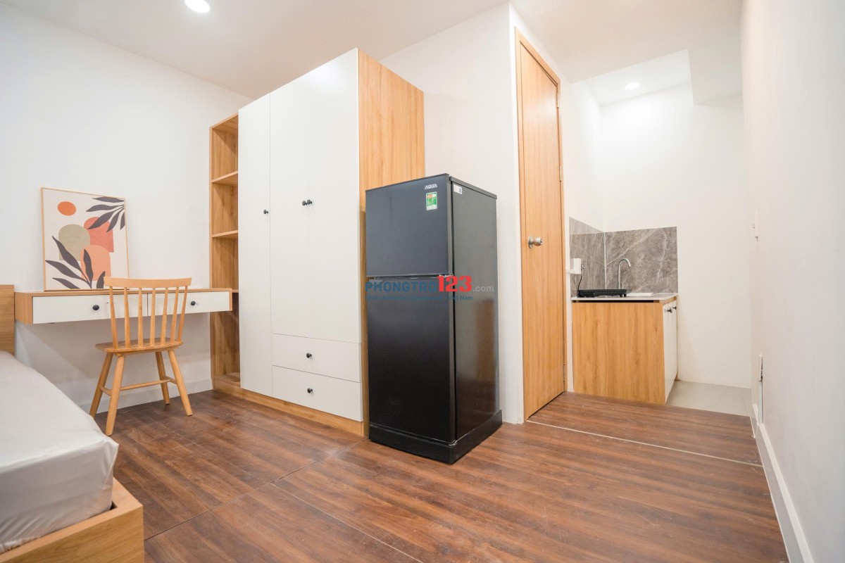 CHO THUÊ PHÒNG ĐƯỜNG NGUYỄN THỊ MINH KHAI TRUNG TÂM QUẬN 1, CÓ CỬA SỔ LỚN, CÓ SÂN RIÊNG