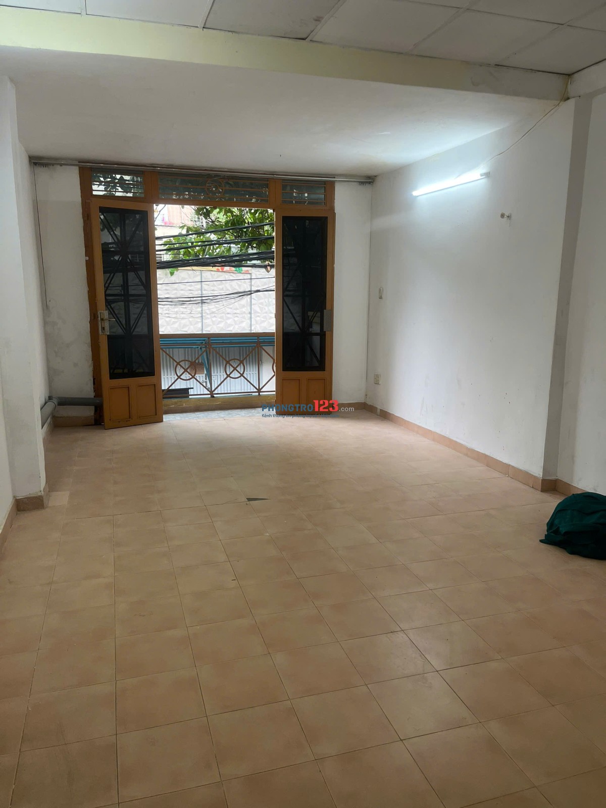 CHO THUÊ 1 PHÒNG LỚN TRUNG TÂM BÌNH THẠNH, GIÁ RẺ, ĐƯỜNG NGUYỄN VĂN THƯƠNG