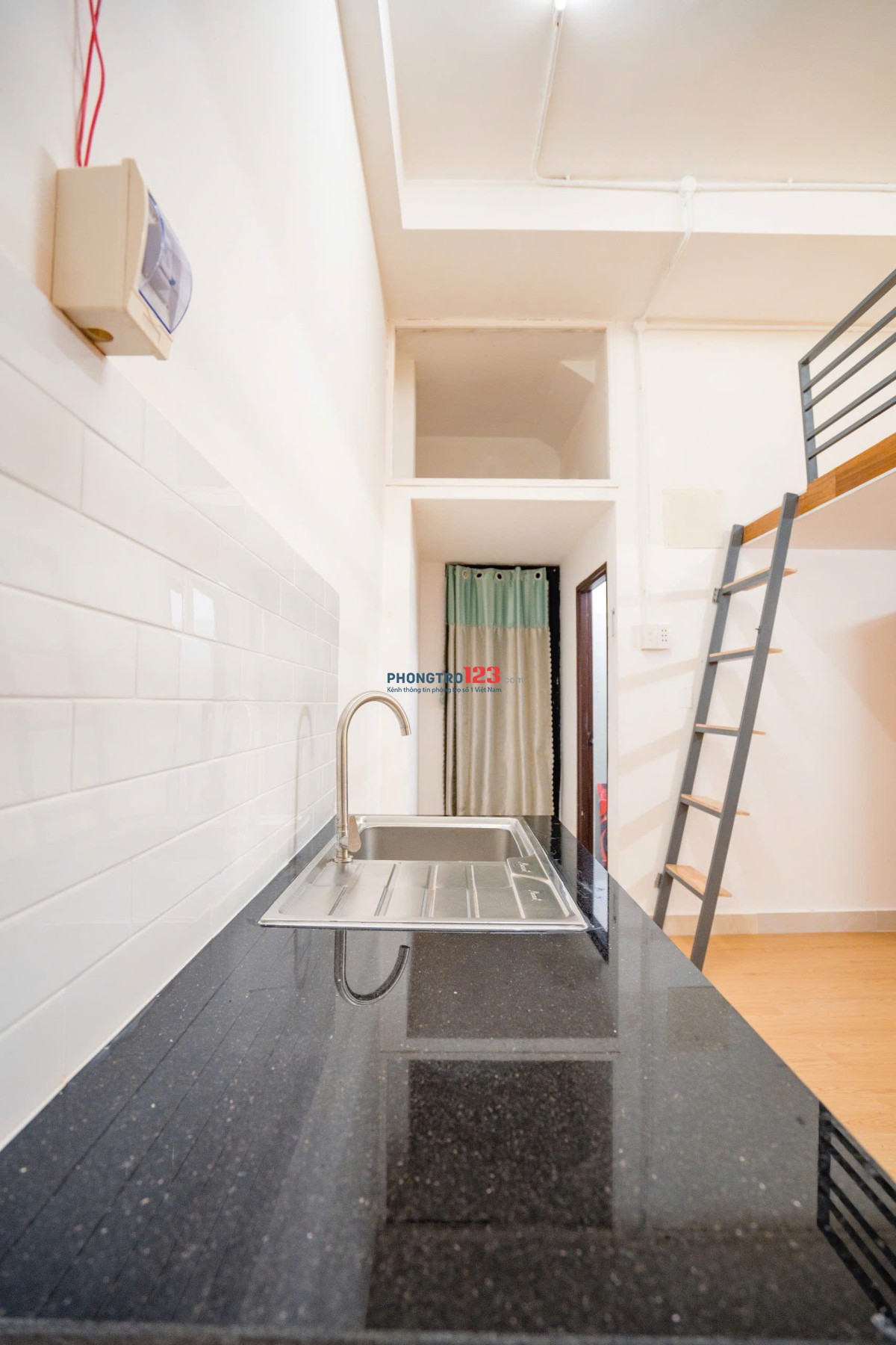 CHO THUÊ PHÒNG QUẬN 1 RỘNG STUDIO DUPLEX – CỬA SỔ THOÁNG – MÁY GIẶT RIÊNG