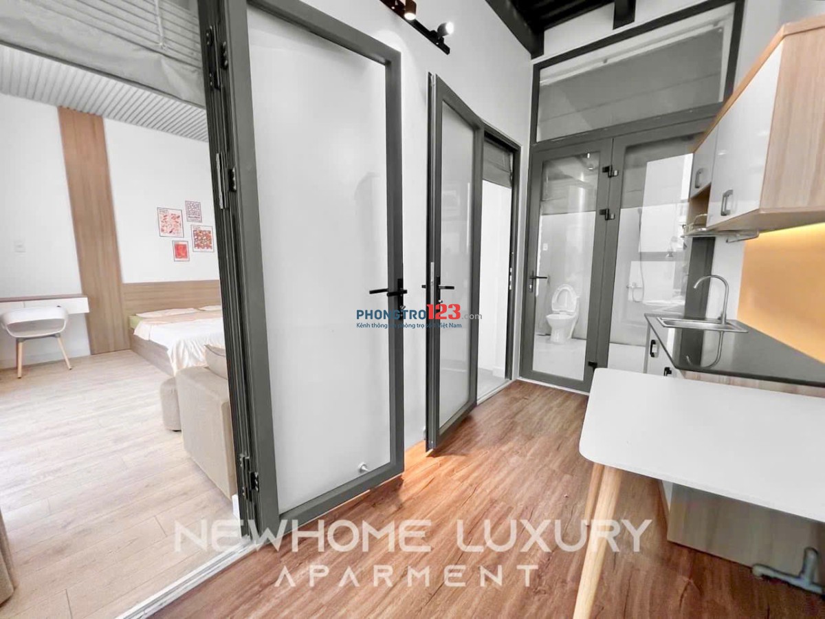 CĂN BAN CÔNG 1 PHÒNG NGỦ FULL NỘI THẤT GẦN NGAY CÔNG VIÊN HOÀNG VĂN THỤ