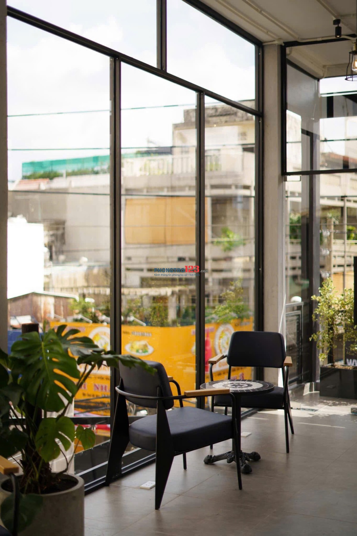 Mặt bằng mặt tiền Cách Mạng Tháng Tám Quận 10 cho thuê Diện tích 8.2x22m