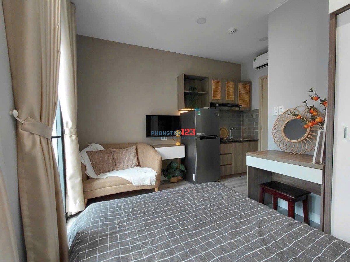 CHO THUÊ CĂN HỘ BAN CÔNG, THANG MÁY NGAY KHU PHAN XÍCH LONG, PHÚ NHUẬN GẦN TRƯỜNG SA, Q1