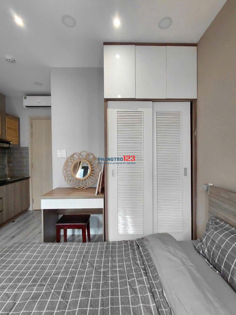 CHO THUÊ CĂN HỘ BAN CÔNG, THANG MÁY NGAY KHU PHAN XÍCH LONG, PHÚ NHUẬN GẦN TRƯỜNG SA, Q1