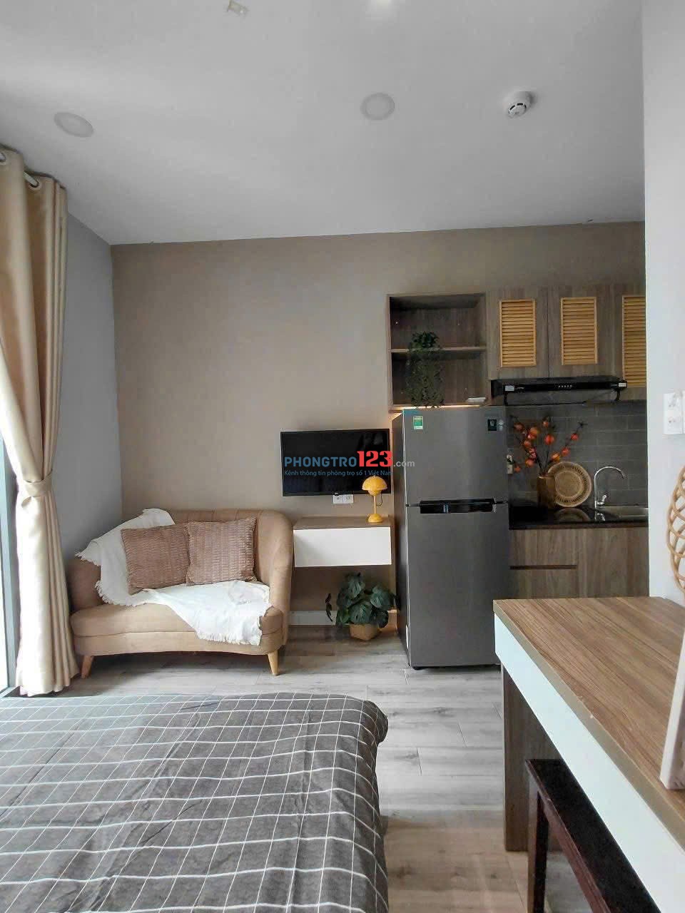 CHO THUÊ CĂN HỘ BAN CÔNG, THANG MÁY NGAY KHU PHAN XÍCH LONG, PHÚ NHUẬN GẦN TRƯỜNG SA, Q1