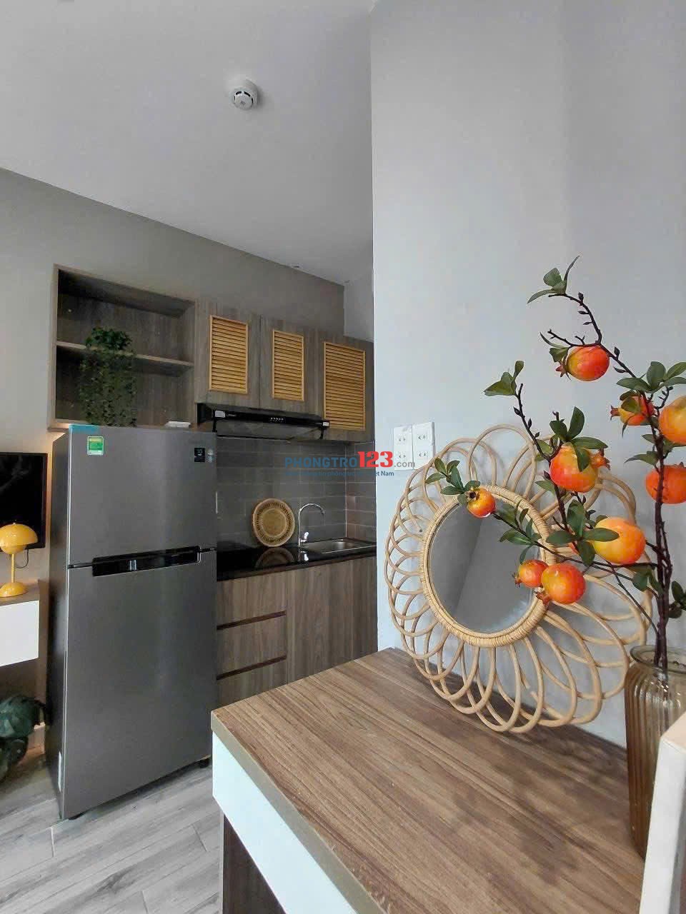 CHO THUÊ CĂN HỘ BAN CÔNG, THANG MÁY NGAY KHU PHAN XÍCH LONG, PHÚ NHUẬN GẦN TRƯỜNG SA, Q1