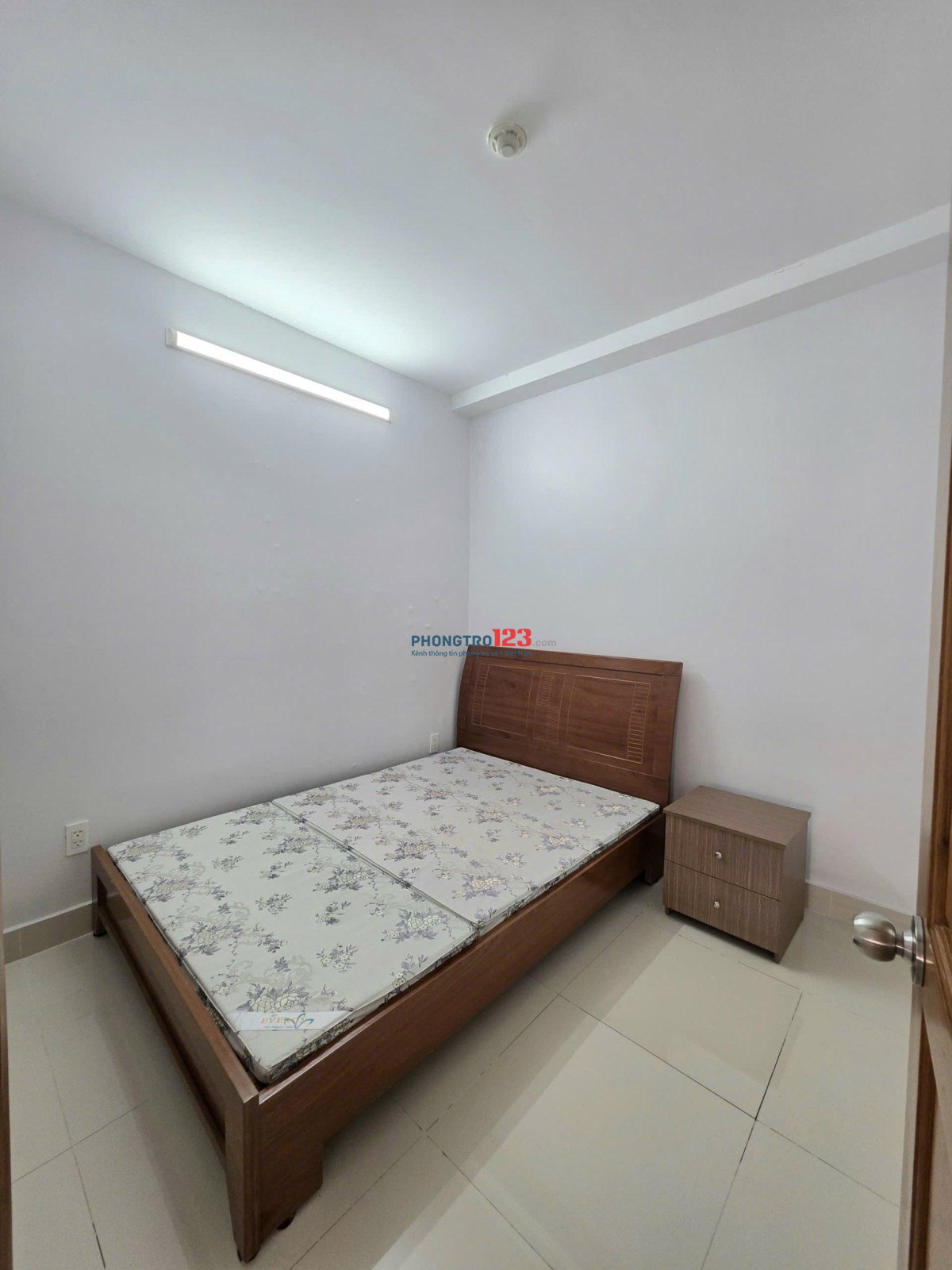 Chung cư Carillon1, Trần Văn Danh, TB: 90m2, 3p ngu4,Nội thất, 11tr/th