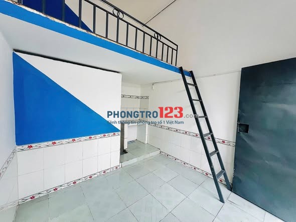 Phòng Gác cao zá 1tr6 Nguyễn Tri Phương Gần Làng Đại Học -Giờ Tự Do ko chung chủ