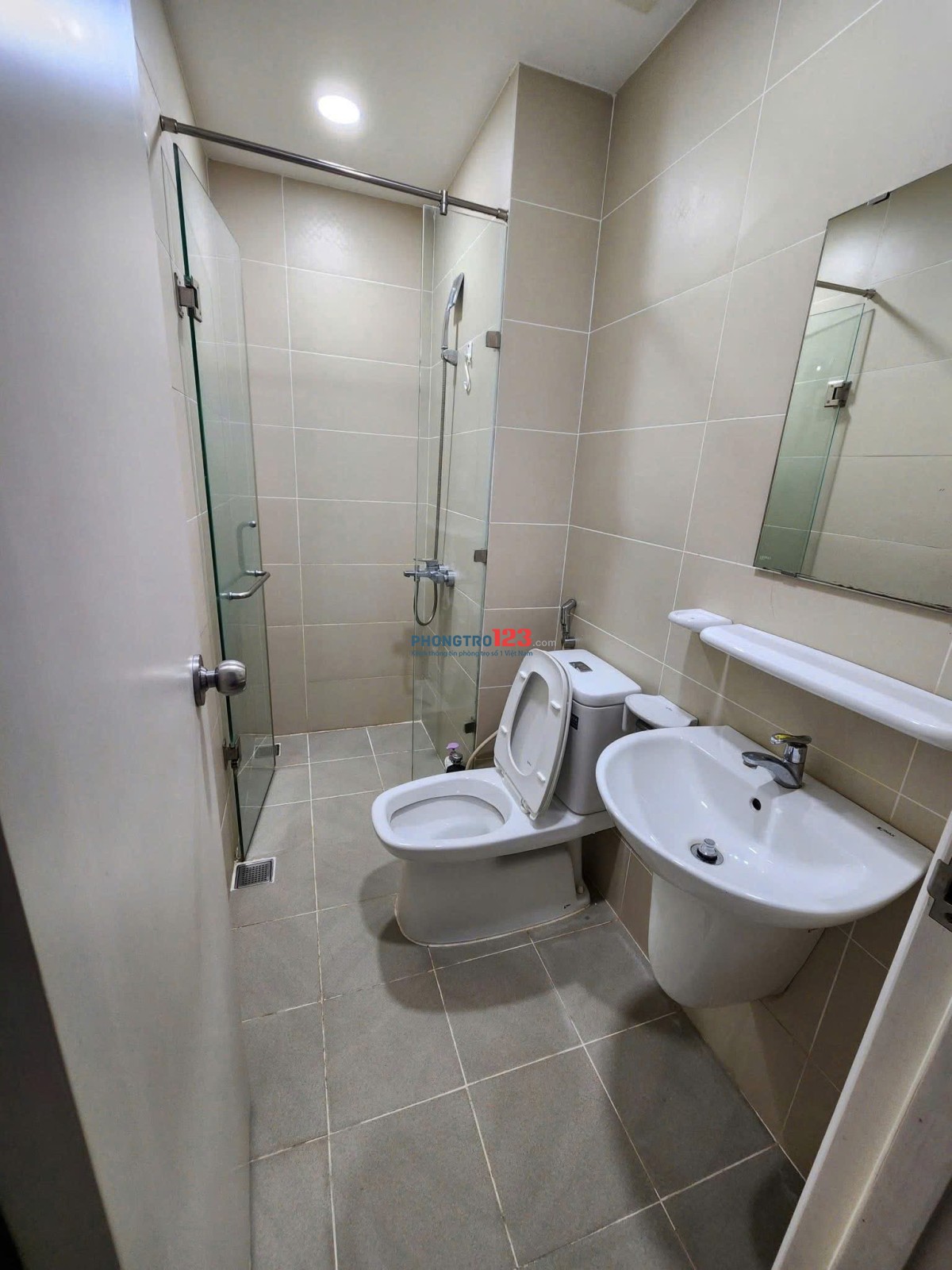 Chung cư Screc, 974A Trường Sa, Q3: 3p ngủ, NTCB, 15tr , 100m2.