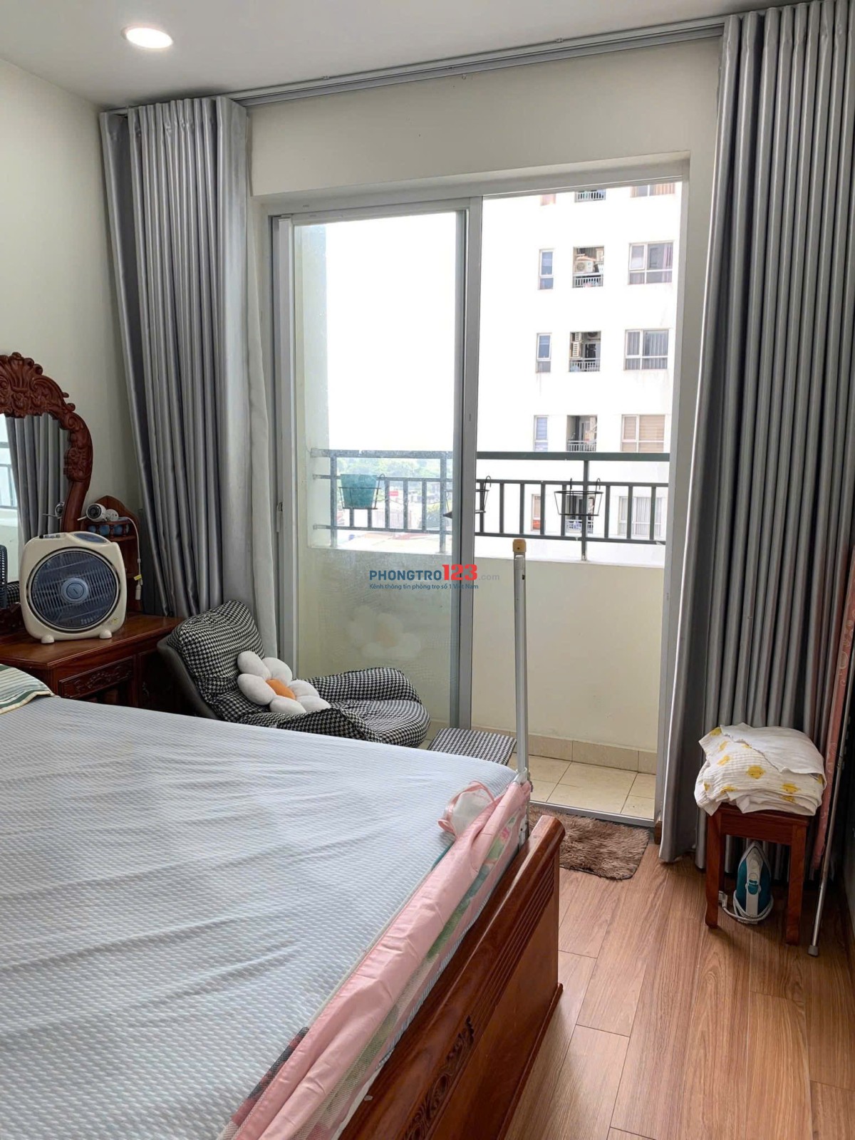 C/c Đặng Văn Ngữ, Phú Nhuận, Căn góc, 100m2, 3PN, 2WC, Giá 15tr/tháng.