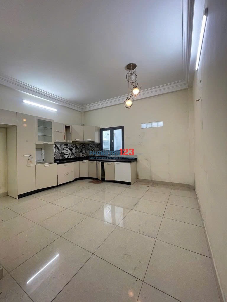 Cho thuê Nhà Nguyên căn CMT8 Q.10 gần chung cư Hà Đô đường xe tải lớn