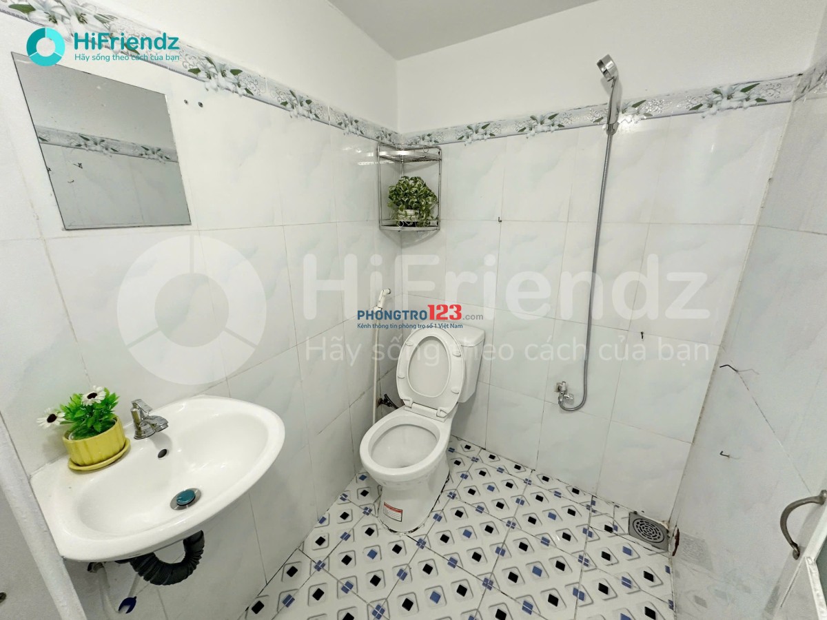 Cho thuê phòng trọ giá rẻ rộng 30m2 sẵn máy lạnh tại Lã Xuân Oai, Lê Văn Việt Quận 9