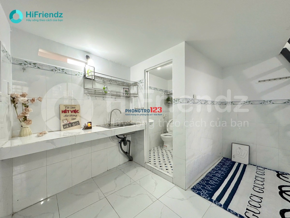 Cho thuê phòng trọ giá rẻ rộng 30m2 sẵn máy lạnh tại Lã Xuân Oai, Lê Văn Việt Quận 9