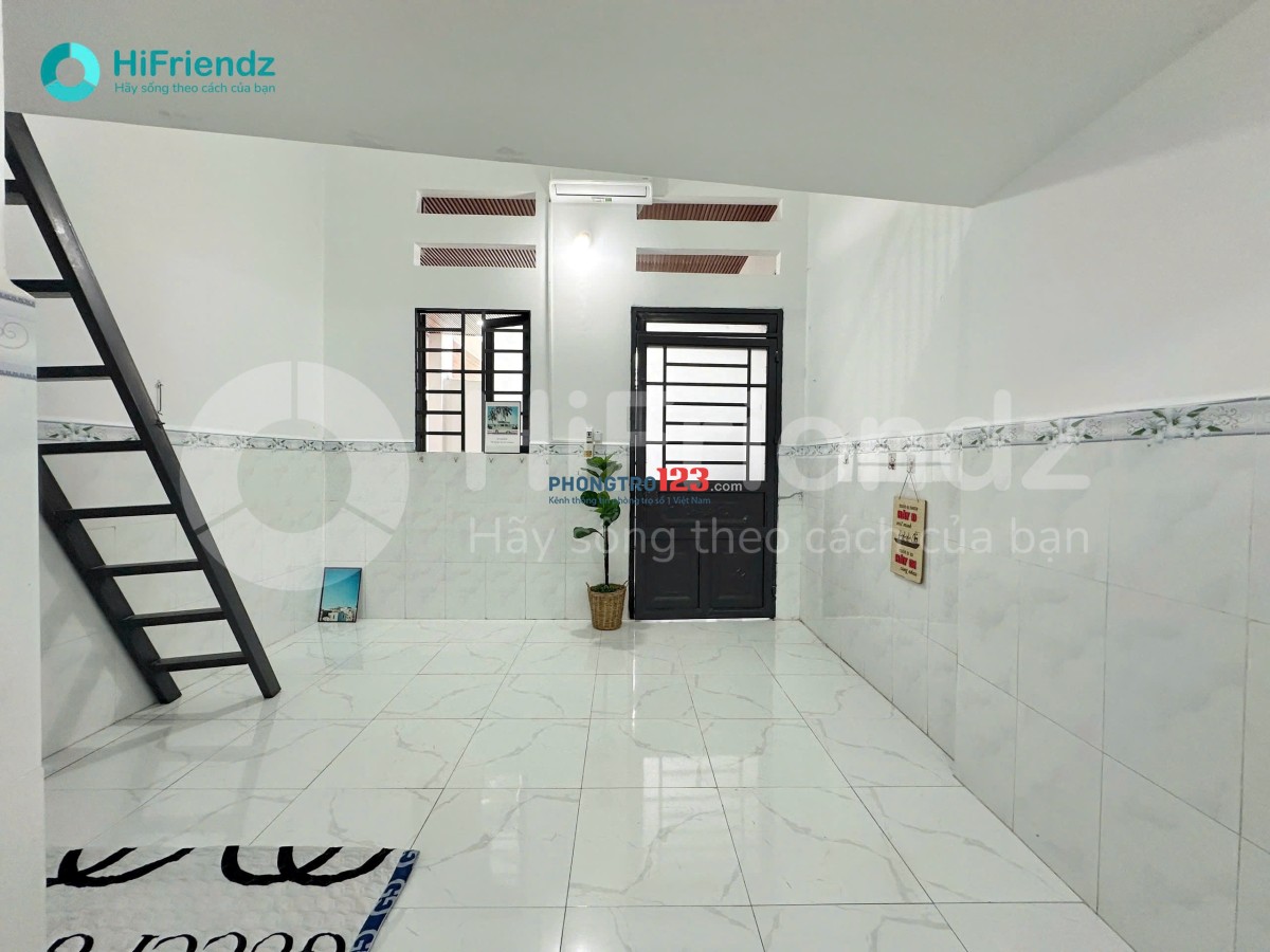 Cho thuê phòng trọ giá rẻ rộng 30m2 sẵn máy lạnh tại Lã Xuân Oai, Lê Văn Việt Quận 9