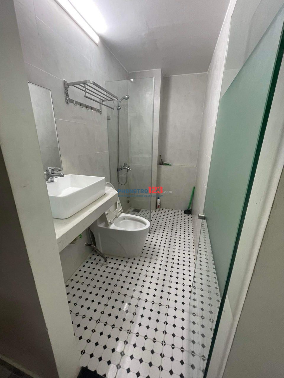 Trống 1 phòng full nội thất, Đường Thống Nhất