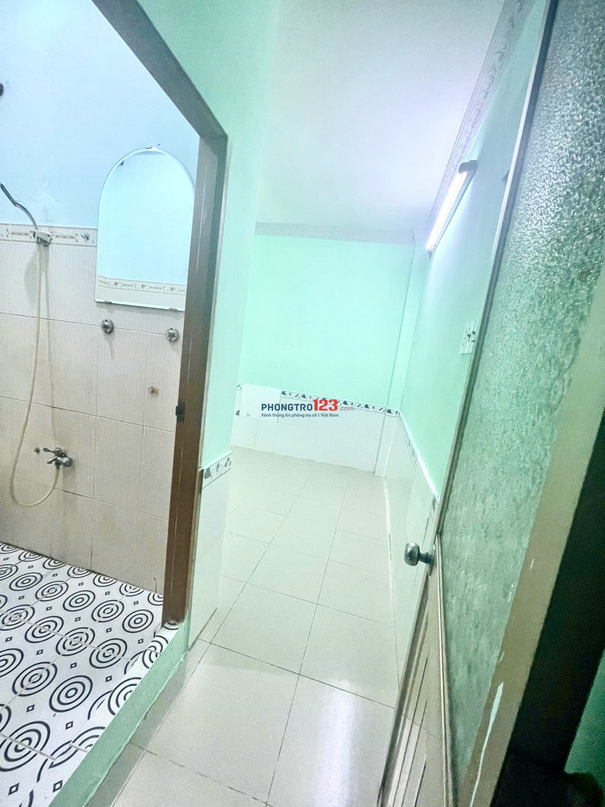 Cho thuê phòng trọ quận 10, có máy lạnh, wc riêng, cửa sổ