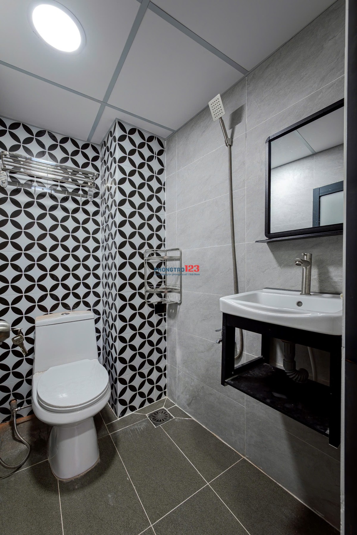 Cho thuê phòng trọ mới có ban công ở Âu Cơ