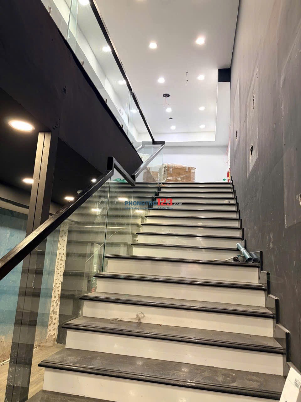 Mặt bằng cho thuê Lê Văn Sỹ DT4x40 1 trệt, 2 lầu, 2 mặt tiền trước sau