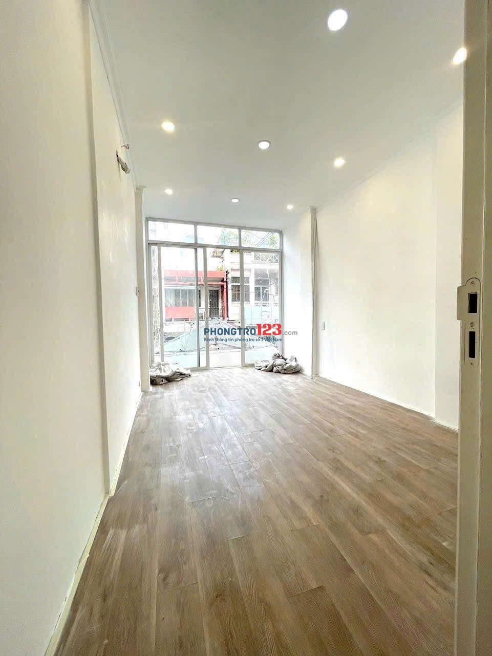 CHO THUÊ NHÀ NGUYÊN CĂN MẶT TIỀN TẠI TRUNG TÂM QUẬN 1