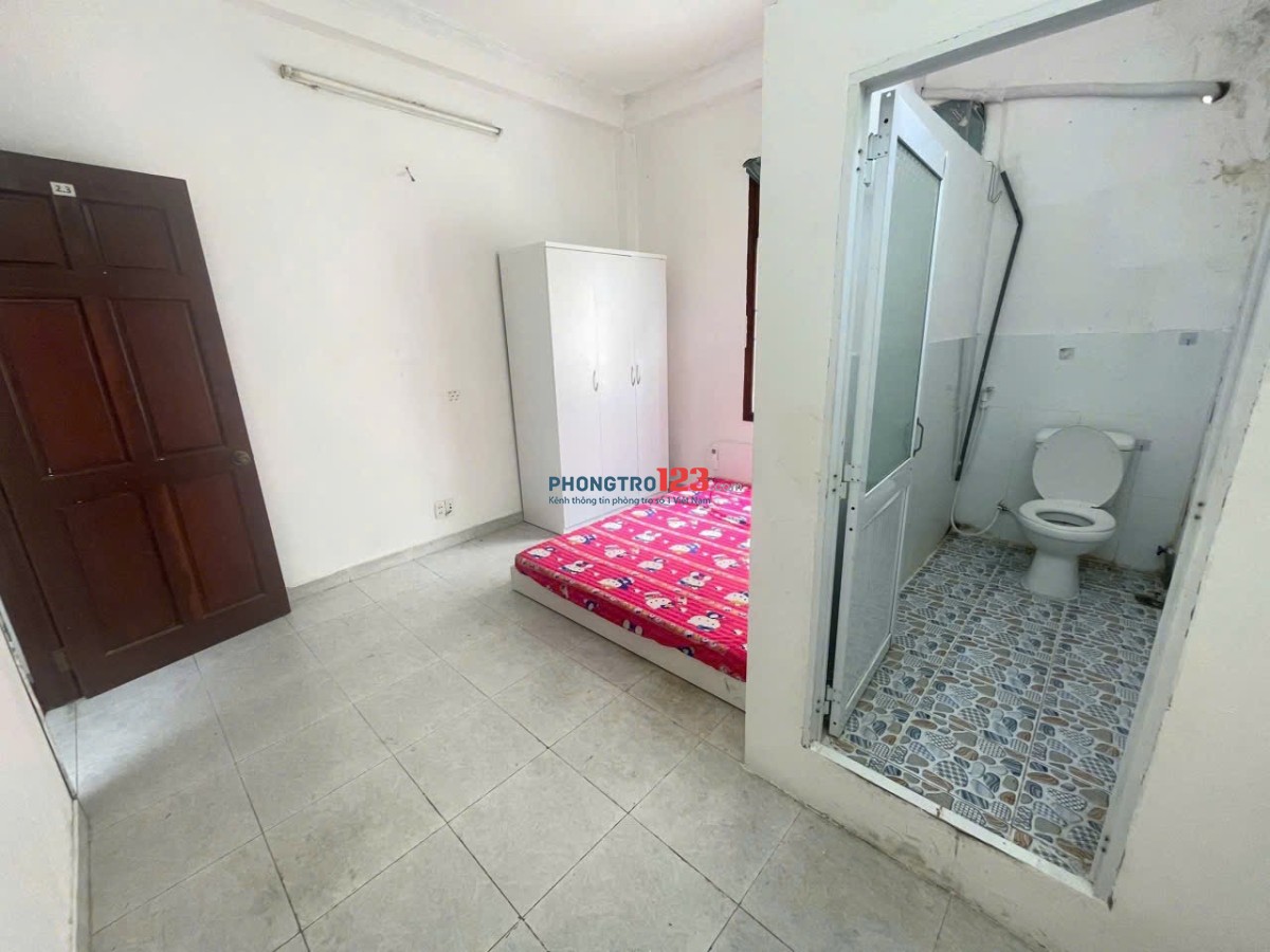 Cần pass phòng 2tr8 đối diện aeon mall cửa sổ to thoáng mát