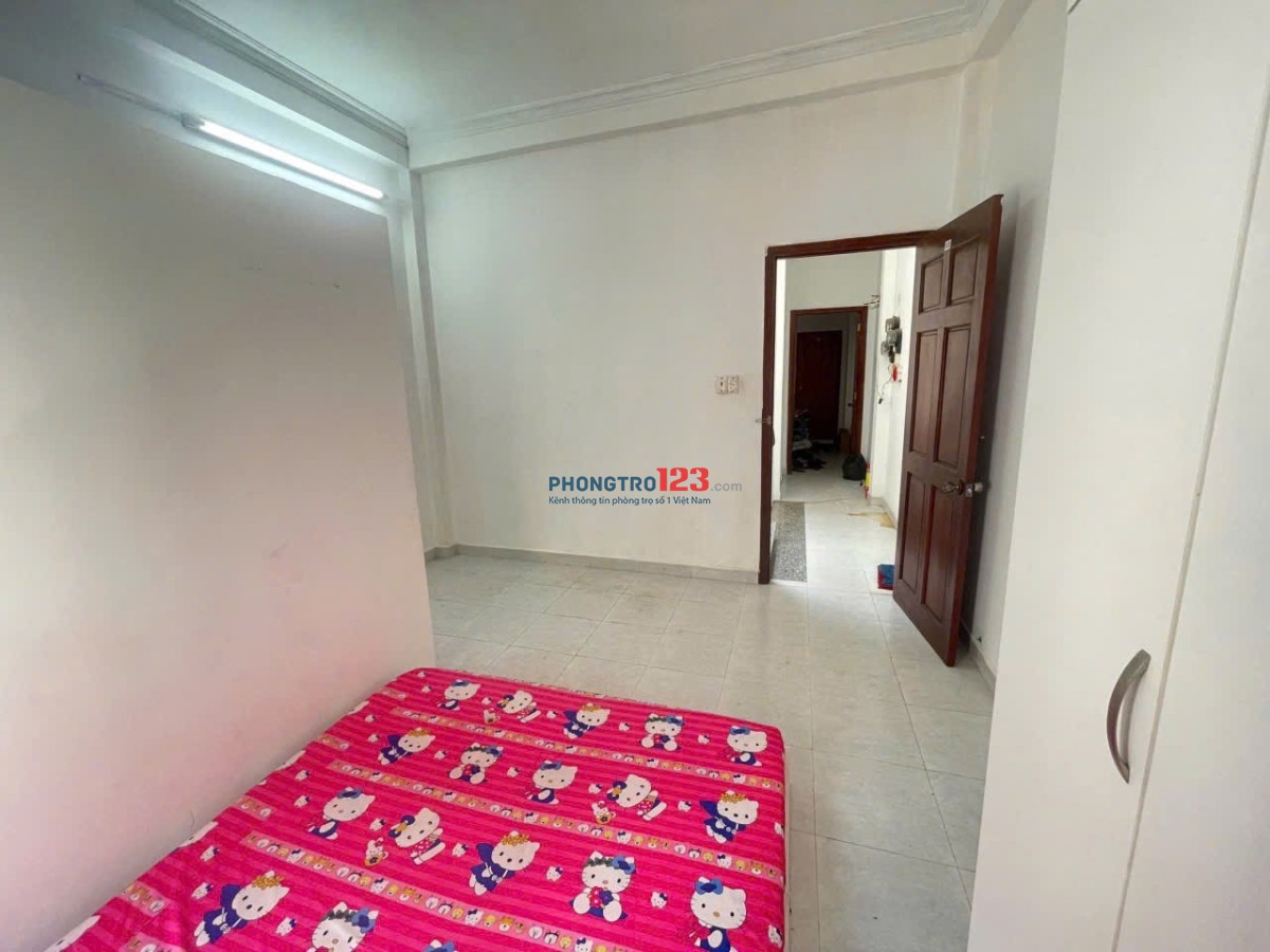 Cần pass phòng 2tr8 đối diện aeon mall cửa sổ to thoáng mát