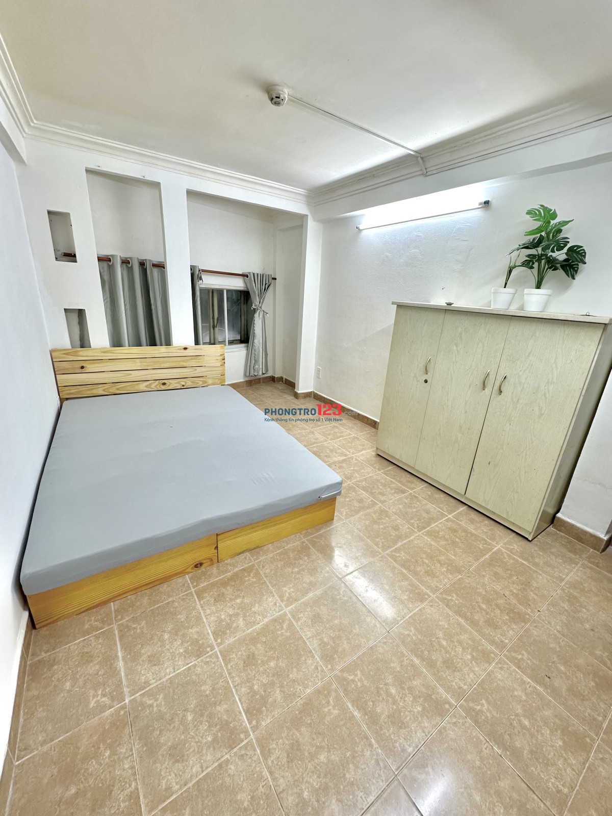 Phòng bờ kè mặt tiền Hoàng Sa, giờ giấc tự do, gần cv Lê Thị Riêng