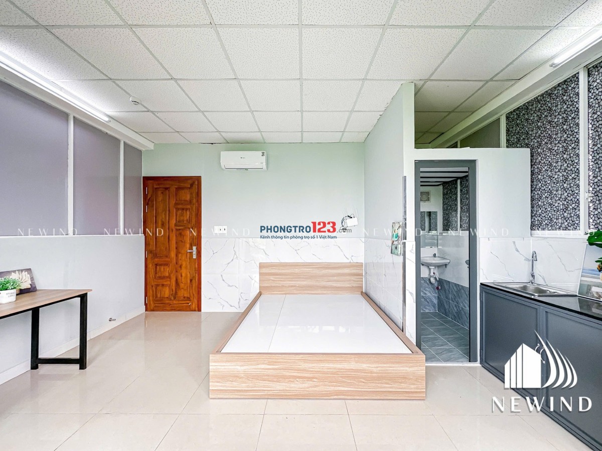 PHÒNG MỚI XÂY CỬA SỔ LỚN TÂN SƠN - PHẠM VĂN BẠCH