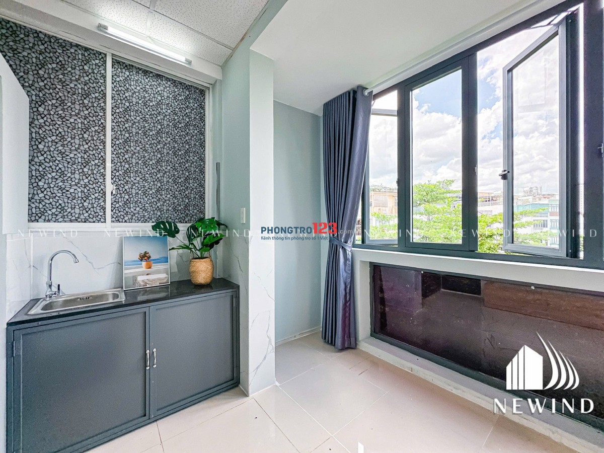 PHÒNG MỚI XÂY CỬA SỔ LỚN TÂN SƠN - PHẠM VĂN BẠCH