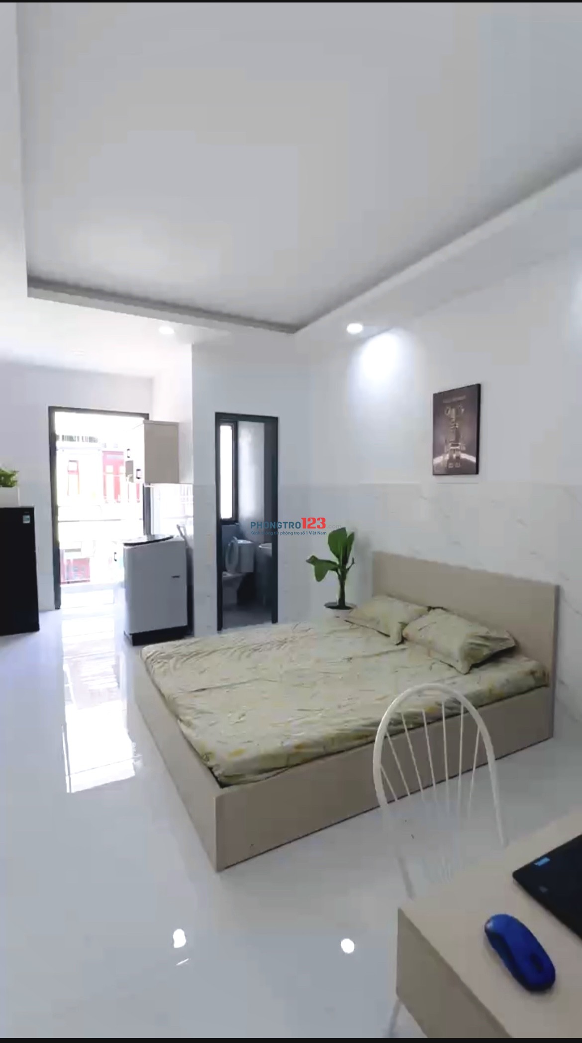 CHO THUÊ CHDV FULL NỘI THẤT BAN CÔNG LỚN MÁY GIẶT RIÊNG NẰM NGAY NGÃ TƯ HÀNG XANH GẦN Q1,2,3,...