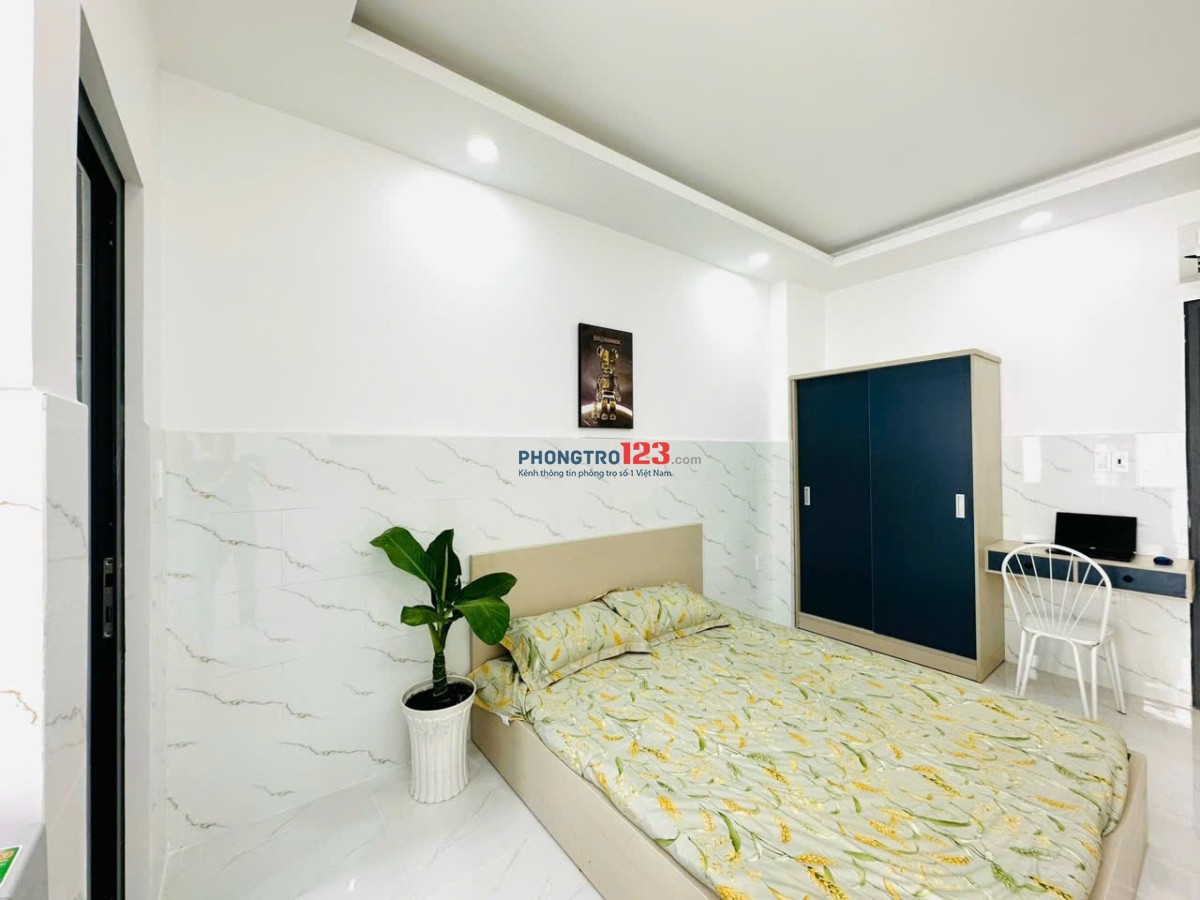 CHO THUÊ CHDV FULL NỘI THẤT BAN CÔNG LỚN MÁY GIẶT RIÊNG NẰM NGAY NGÃ TƯ HÀNG XANH GẦN Q1,2,3,...