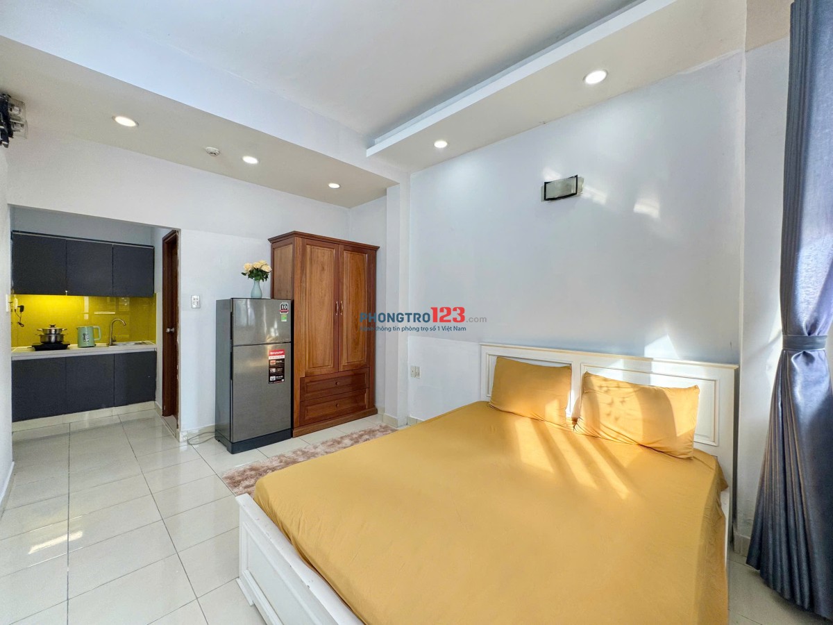 PHÒNG BAN CÔNG CÓ THANG MÁY GẦN VẠN HẠNH MALL