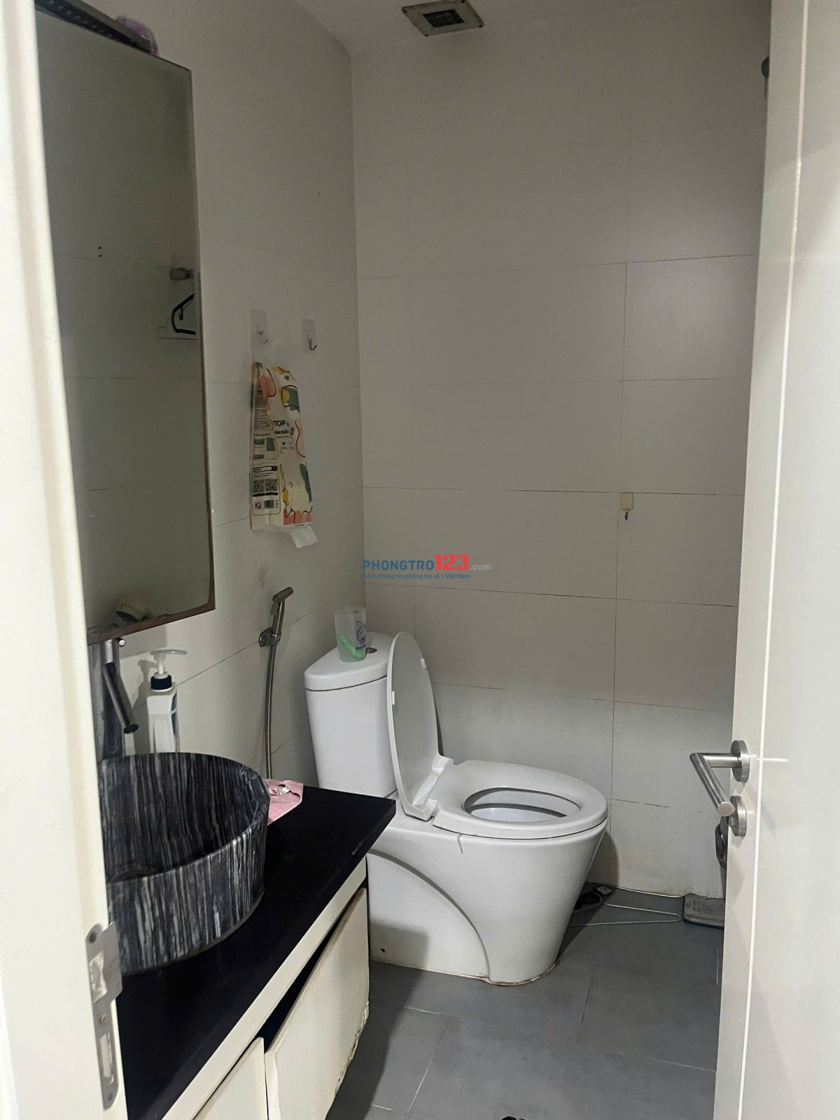 Chung cư Screc , P12, Q3, CĂN GÓC , 3PN, 2WC, 97m2, giá 15tr/tháng.