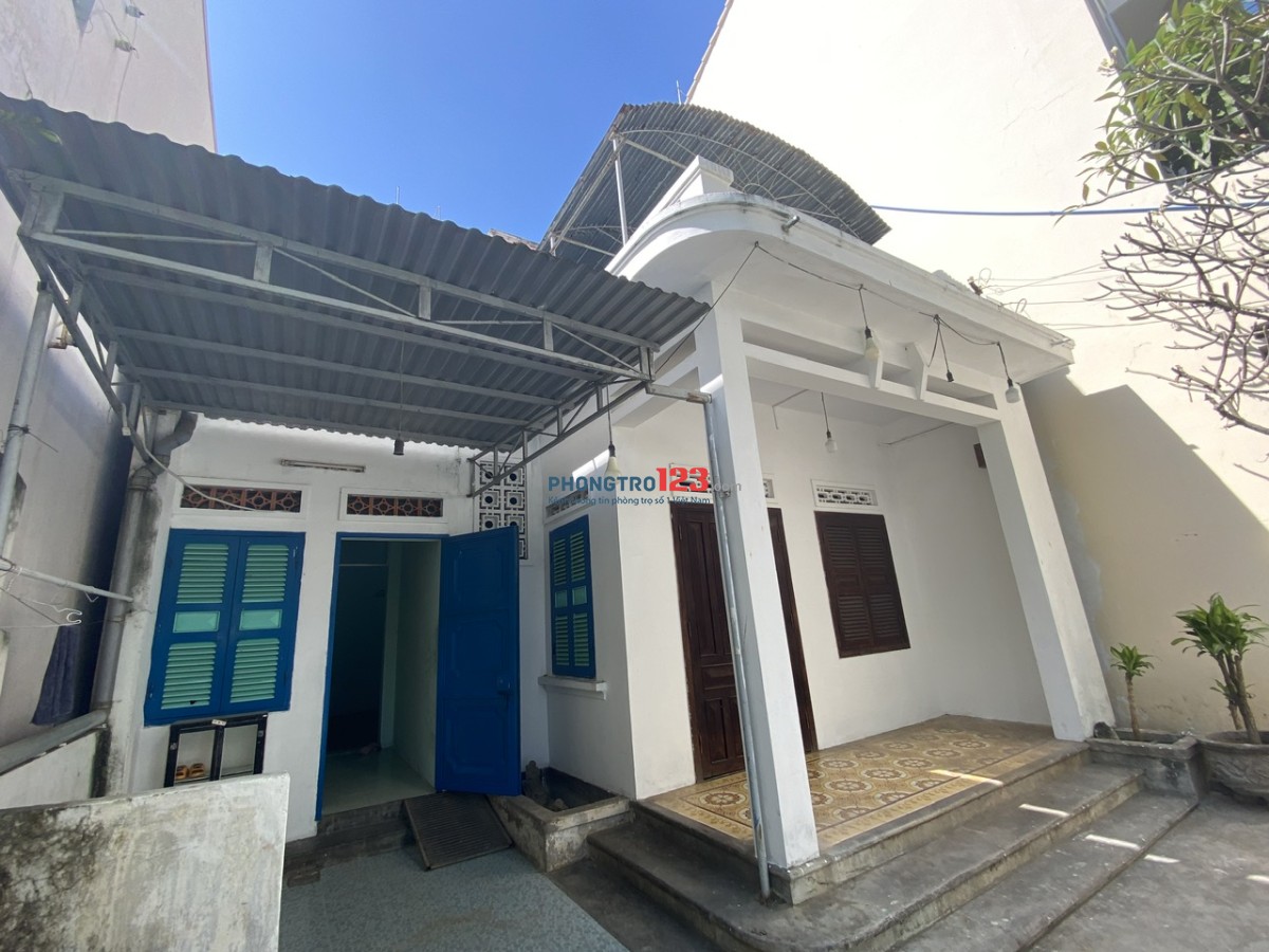 Cho thuê nhà nguyên căn, khu vực Vĩnh Hòa (cũ) - gần biển, chợ - full nội thất - 7 triệu/tháng