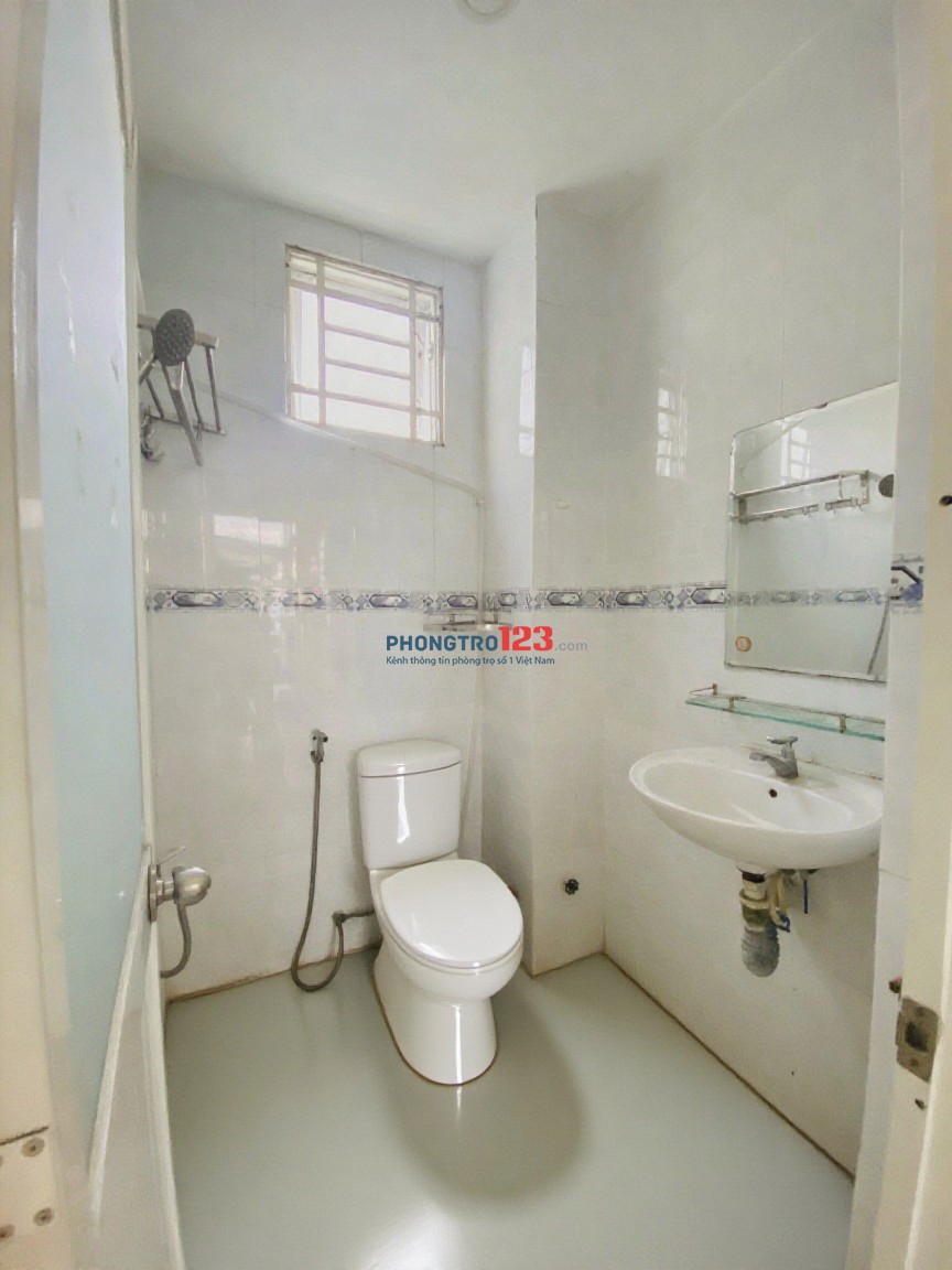 Phòng máy lạnh, máy giặt, tắm nước nóng,wc riêng 3tr