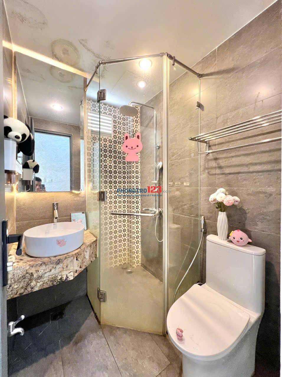 Cho thuê căn hộ cao cấp sát Trần Đình Xu, Nguyễn Trãi Quận 1, gần Bùi Viện