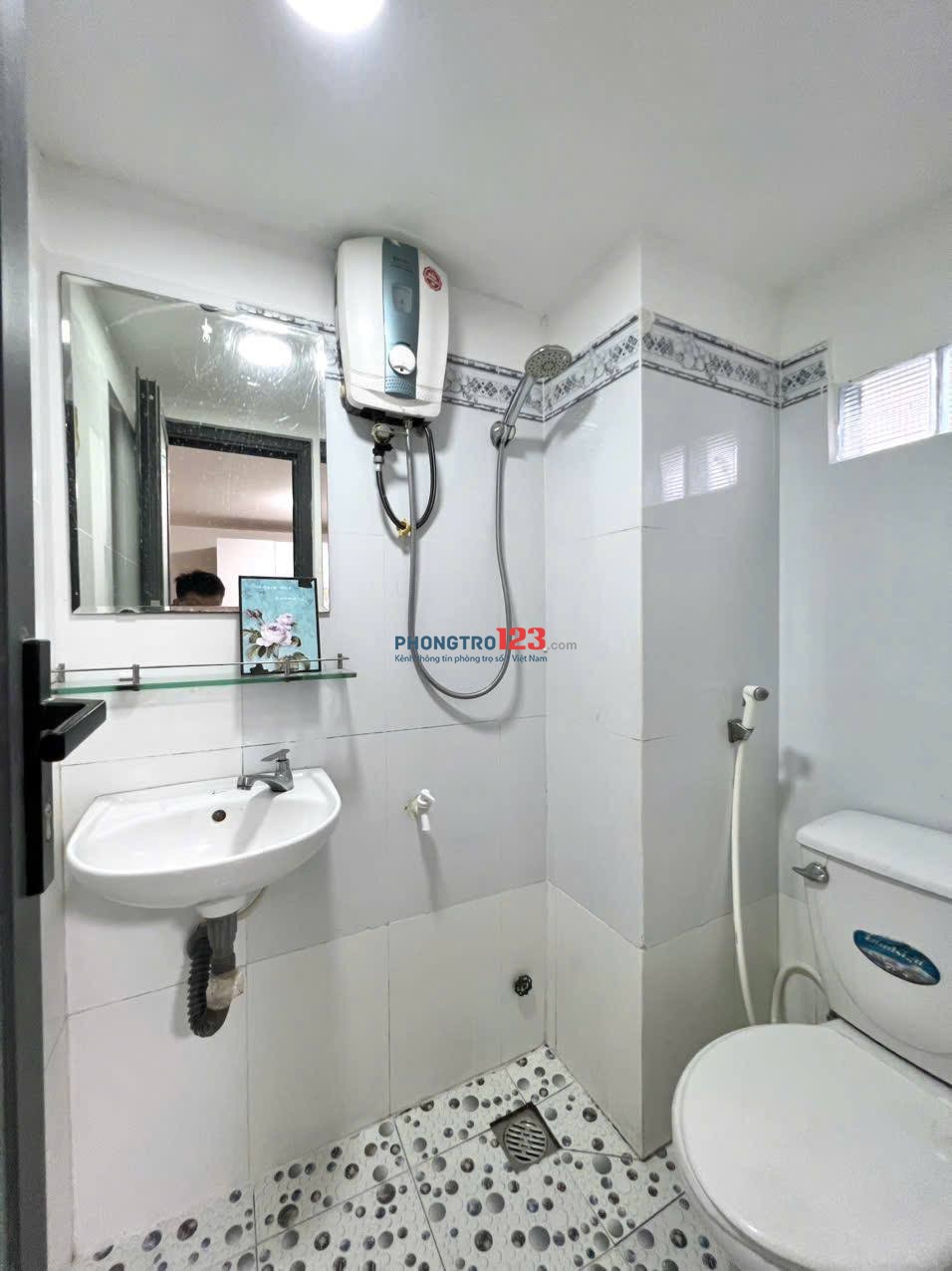 Cho thuê phòng quận 10 có gác, gần toà nhà Viettel, hẻm oto