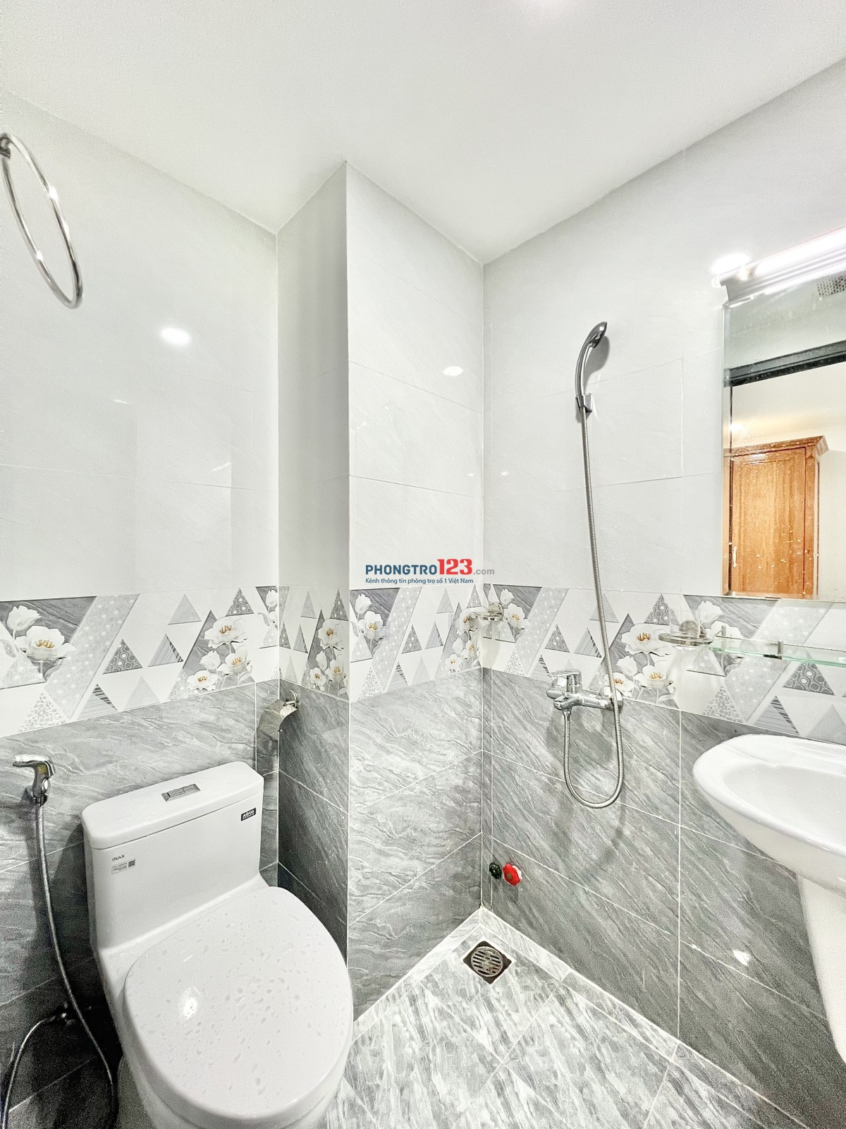 PHÒNG ĐẸP MỚI XÂY CÓ TỦ LẠNH GẦN VÒNG XOAY LÊ ĐẠI HÀNH