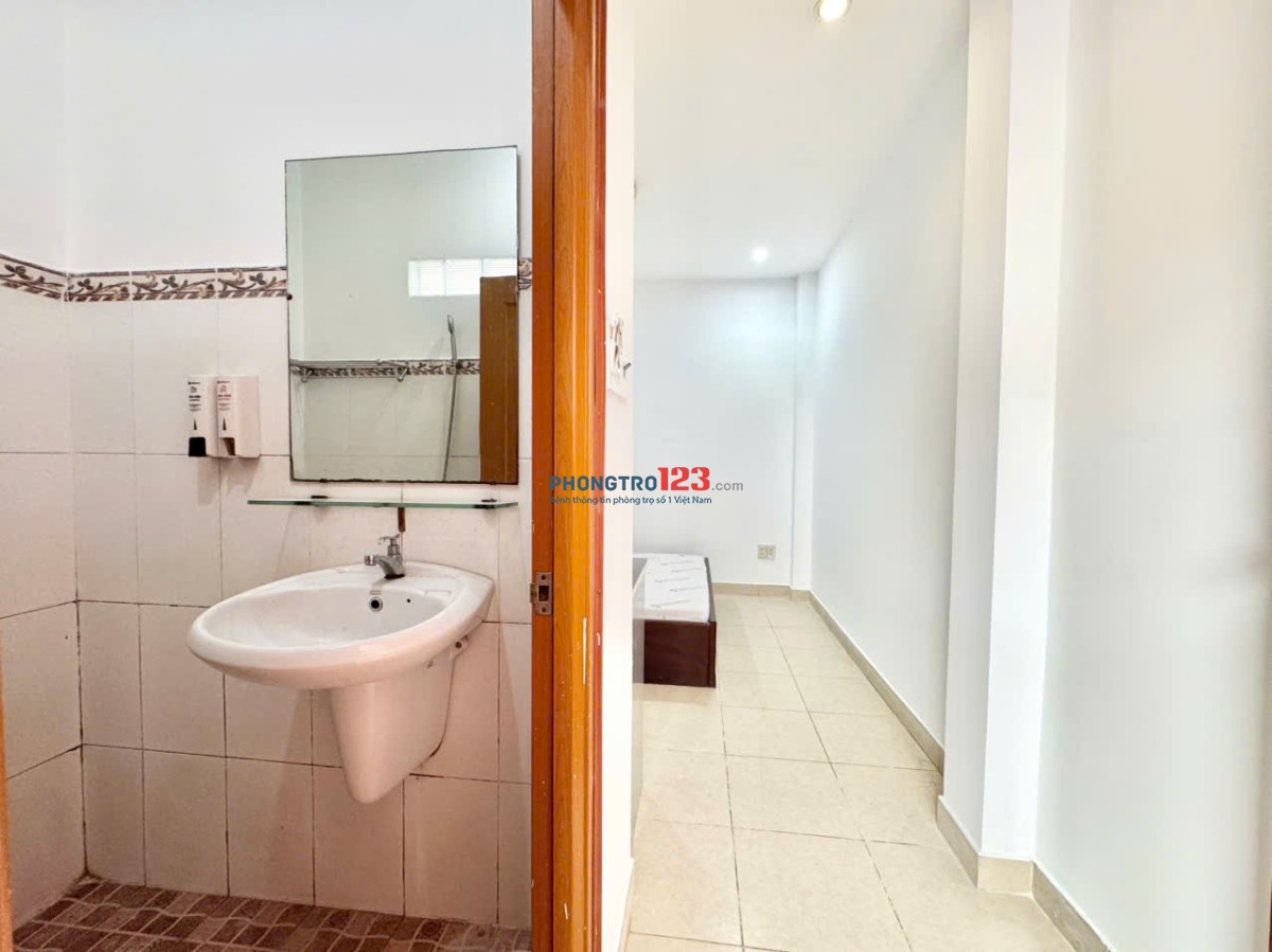 Ngay Phạm Văn Đồng, Kha Vạn Cân, Phòng full nội thất mới, rộng rãi, vị trí thuận tiện