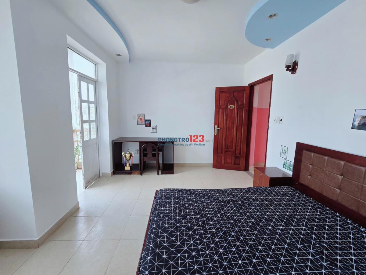 Ngay Phạm Văn Đồng, cầu vượt Linh Xuân, Phòng full nội thất, rộng rãi